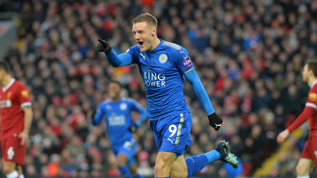 Liverpool 2-1 Leicester City: Jamie Vardy đã ghi được 7 bàn thắng vào lưới Liverpool ở đấu trường Premier League, chỉ kém mỗi Andrew Cole (11) và Thierry Henry (8). Liverpool chính là đội bóng mà Vardy ghi được nhiều bàn thắng nhất khi chạm trán.