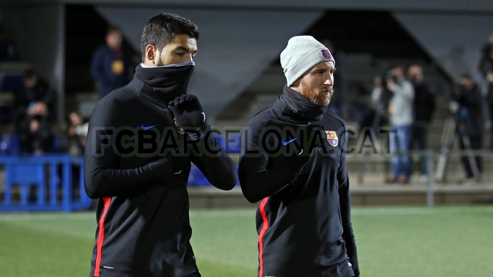 Messi, Suarez mặt mày đờ đẫn vì cái lạnh - Bóng Đá