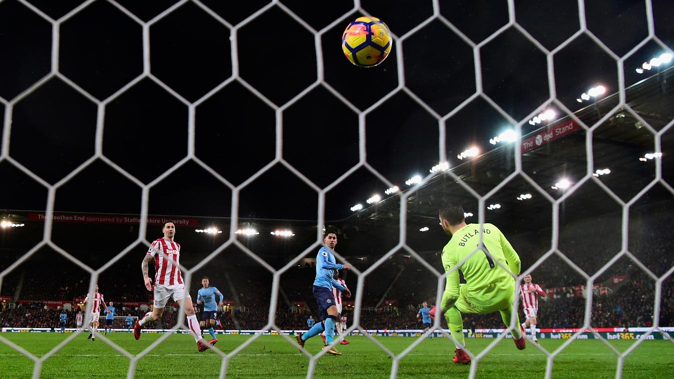 Stoke City 0-1 Newcastle United: Kể từ tháng 11/2014, đây mới là lần đầu tiên Newcastle giành 2 chiến thắng liên tiếp trện sân khách ở Premier League.