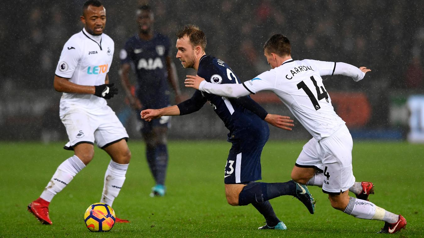 Swansea City 0-2 Tottenham Hotspur: Christian Eriksen đã có pha kiến tạo thứ 44 ở Premier League trong trận thắng Swansea. Chỉ duy nhất Mesut Ozil (47) sở hữu nhiều pha kiến tạo hơn Eriksen kể từ khi tiền vệ này ra mắt giải đấu năm 2013.