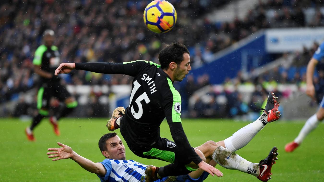 Brighton & Hove Albion 2-2 AFC Bournemouth: Một màn rược đuổi đầy hấp dẫn giữa 2 CLB cạnh tranh cho suất trụ hạng.