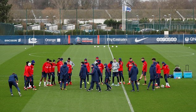 Neymar tỏ ra mệt nhoài sau kỳ nghỉ phá sức bên người đẹp - Bóng Đá