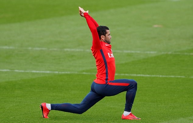 Neymar tỏ ra mệt nhoài sau kỳ nghỉ phá sức bên người đẹp - Bóng Đá