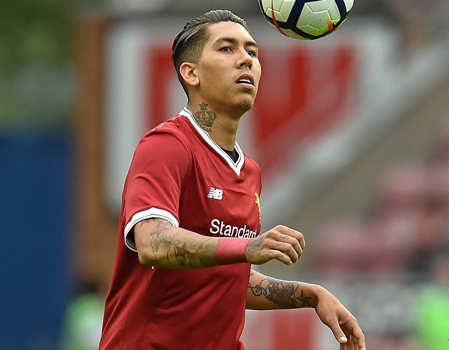 Tiền đạo cắm Roberto Firmino.