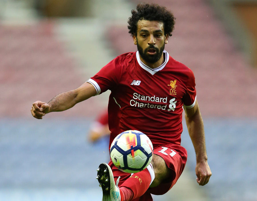 Chạy cánh phải Mohamed Salah.