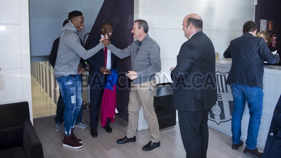 Tân binh phí giải phóng 100 triệu euro đã có mặt tại Barcelona - Bóng Đá