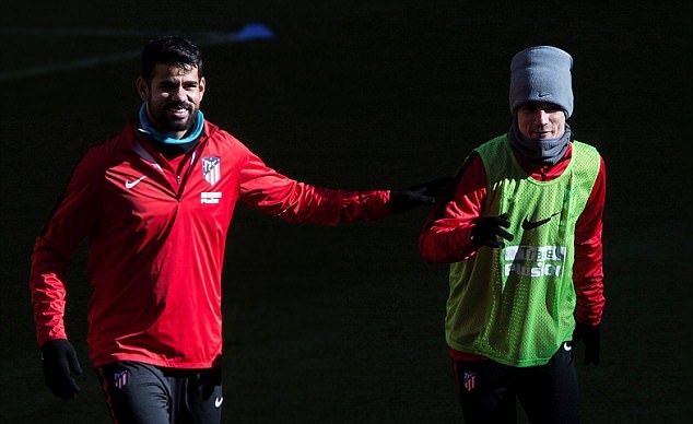Diego Costa cười tươi trên sân tập Atletico Madrid - Bóng Đá