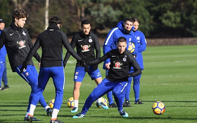 Ém kỹ Batshuayi trên sân tập, Conte nói không với phiên chợ Đông - Bóng Đá