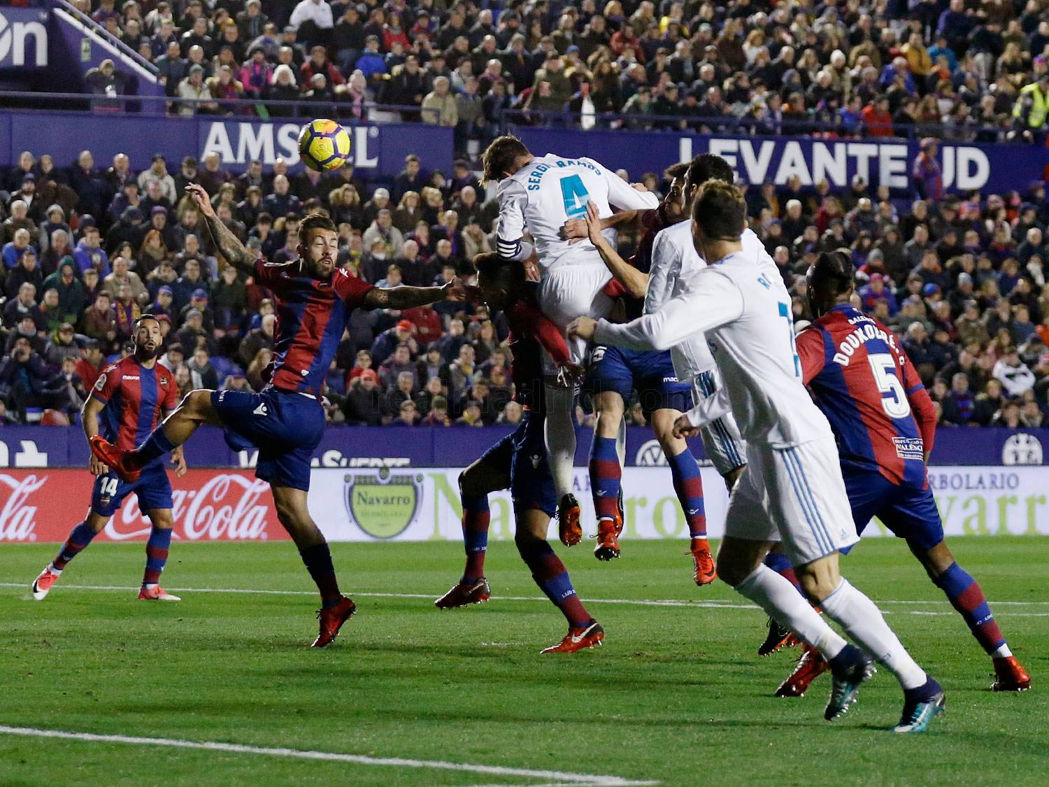 Levante 2-2 Real Madrid: Trả giá đắt vì phung phí - Bóng Đá