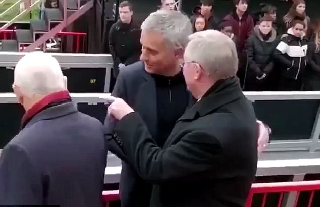 Sir Alex tranh thủ gửi gắm cầu thủ này tới Mourinho - Bóng Đá