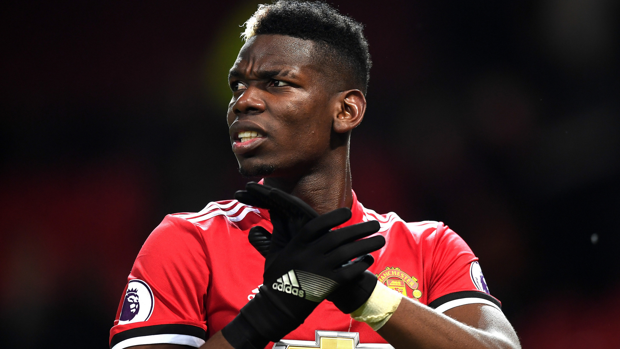 Pogba có thể phải rời Man Utd.