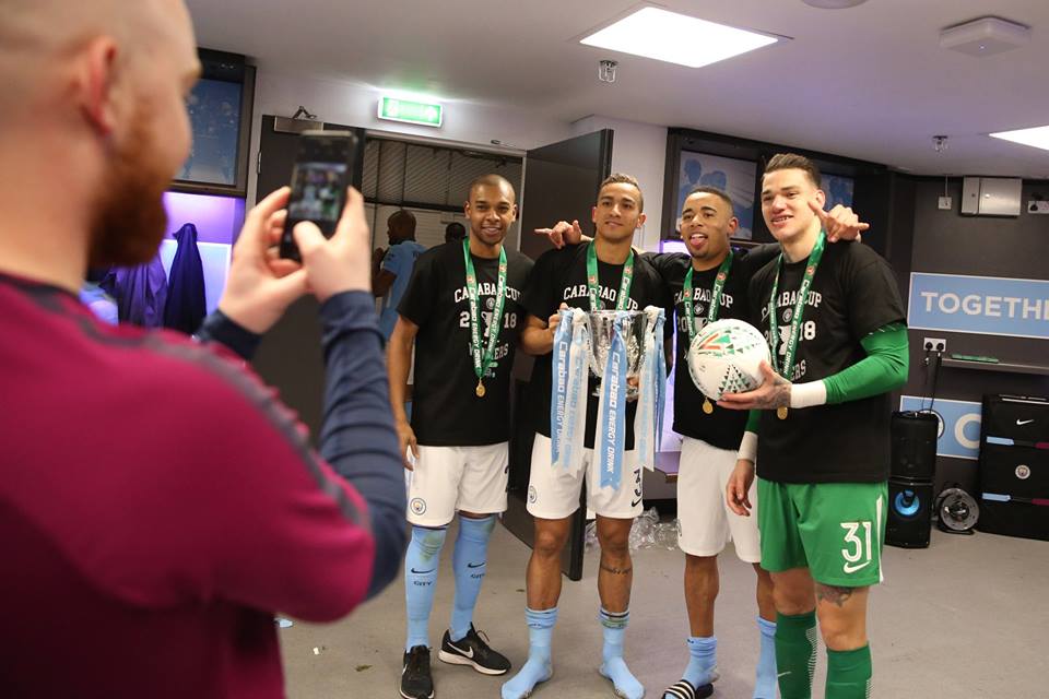 Vô địch League Cup, Man City ăn mừng cực nhiệt trong phòng thay đồ - Bóng Đá