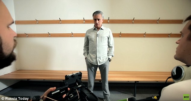 Mourinho bảnh bao ký hợp đồng béo bở - Bóng Đá