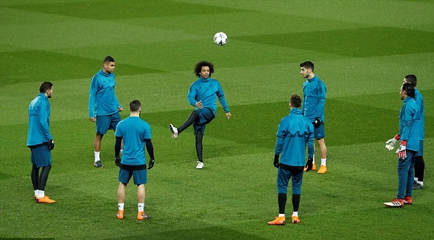 Mới tới Paris, Ronaldo đã tập bắn phá PSG - Bóng Đá