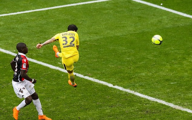 Lần đầu của Alves giúp PSG thắng 9 trận liên tiếp - Bóng Đá