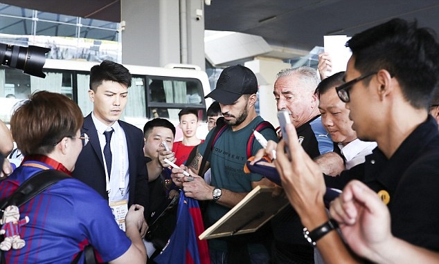 Suarez được chào đón ở Trung Quốc - Bóng Đá
