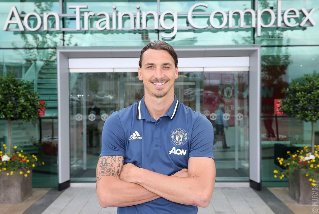 Zlatan Ibrahimovic & 10 khoảnh khắc đáng nhớ nhất ở Man Utd - Bóng Đá