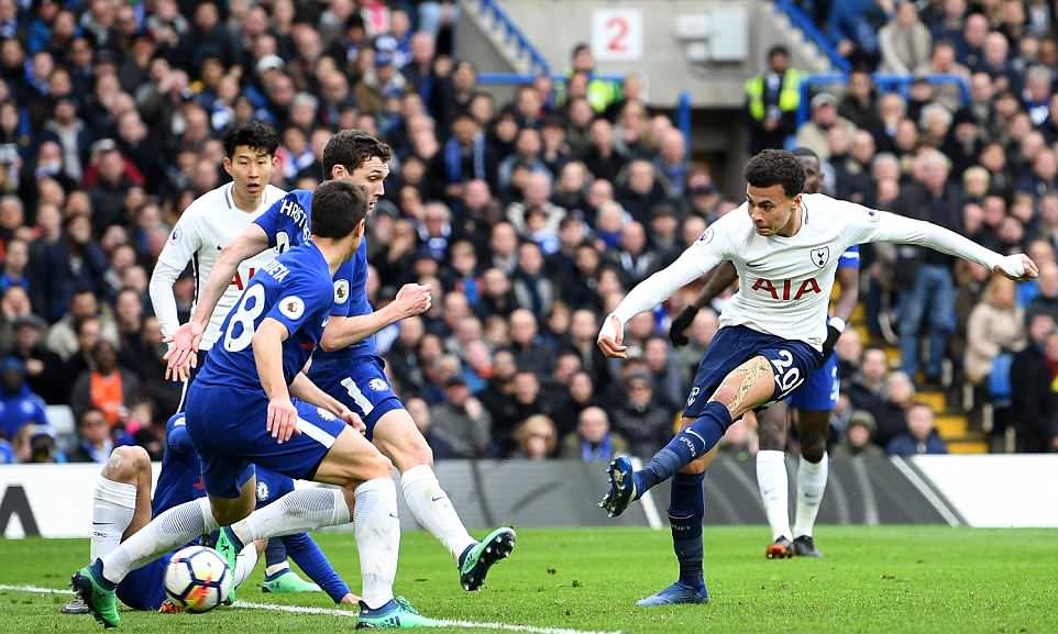 Sau vòng 32 Premier League: Chelsea buông súng; Chạy đà trước derby Manchester - Bóng Đá