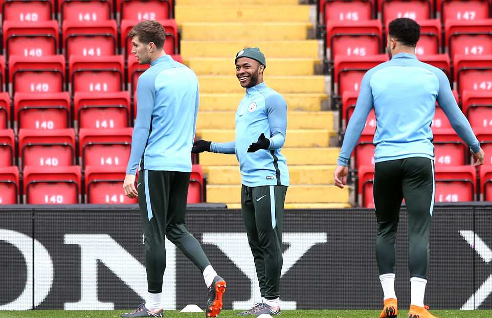 Áp lực là áp lực nào? Man City nhởn nhơ ngay tại Anfield - Bóng Đá