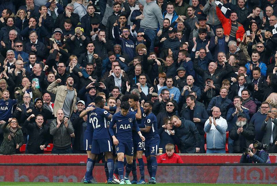 Hạ gục Stoke City, Tottenham khiến Chelsea thất vọng - Bóng Đá