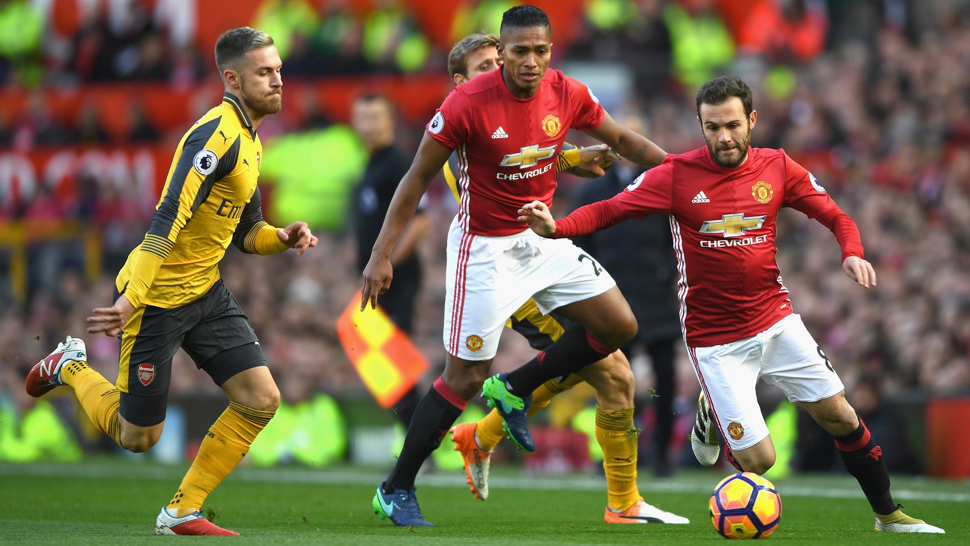 Trước vòng 36 Premier League: Lửa cháy thành Manchester - Bóng Đá