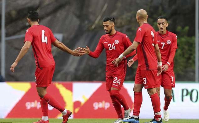 Chùm ảnh: Không Ronaldo, Bồ Đào Nha sẩy chân dù dẫn trước 2 bàn - Bóng Đá