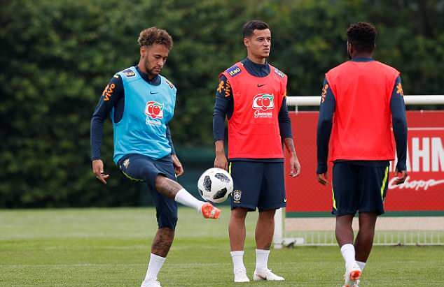 Brazil nguy to, Neymar nhăn nhó ôm chân trong buổi tập - Bóng Đá