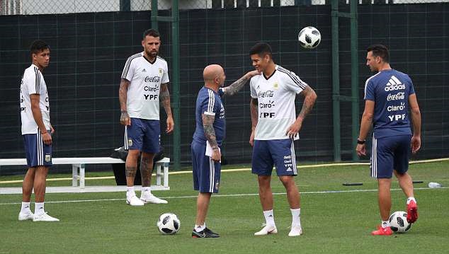 World Cup chưa khởi tranh, Messi đã tập 