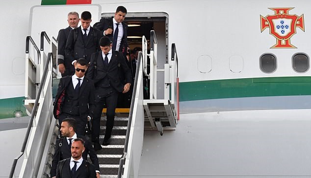 Ronaldo dẫn đầu đoàn quân Bồ Đào Nha đã có mặt ở Nga - Bóng Đá