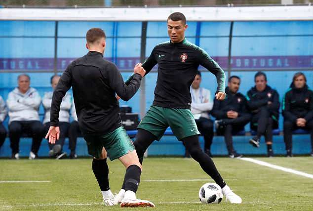Ronaldo ghi bàn ngay khi đặt chân đến ngước Nga - Bóng Đá