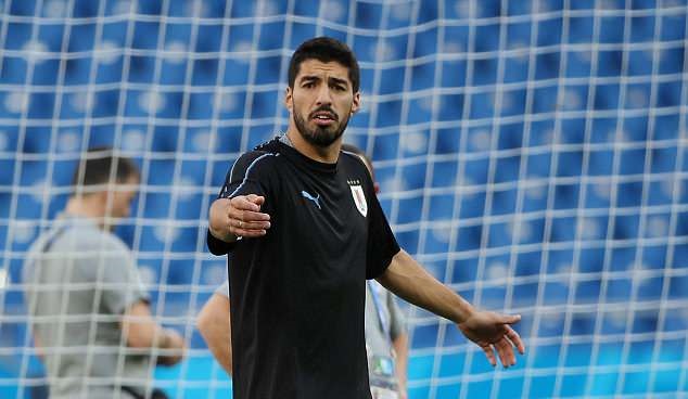 Cười tươi trên sân tập Uruguay, Suarez tạm quên đi khởi đầu tệ hại - Bóng Đá
