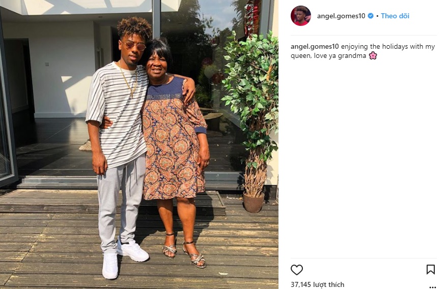 Sao trẻ Angel Gomes tận hưởng kỳ nghỉ cùng với bà của mình. Cơ hội để Gomes ra sân mùa tới là rất khả thi.