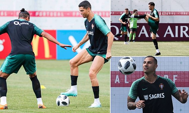 Ronaldo đăm chiêu trên sân tập, tìm kế sách hạ Uruguay - Bóng Đá