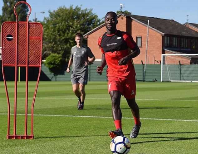 Chùm ảnh: Keita tập luyện trong màu áo Liverpool - Bóng Đá