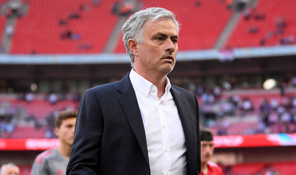 Mourinho đốc thúc BLĐ Man United nổ bom tấn.