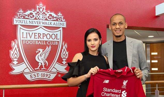 Chùm ảnh: Fabinho đi mua sắm ở Liverpool - Bóng Đá
