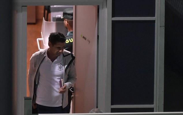 Tương lai của HLV Fernando Hierro chưa có gì rõ ràng. Ông chỉ mới lên thay Julen Loptegui trước khi World Cup khởi tranh vài ngày.