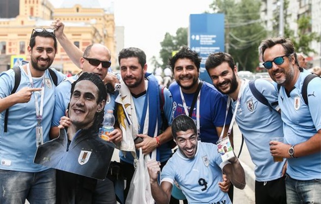 Rất đáng tiếc cho Uruguay khi ở trận đấu này Edinson Cavani không kịp hồi phục chấn thương và sẽ phải ngồi ngoài. Do đó, Luis Suarez mất đi đối tác ăn ý trên hàng công.