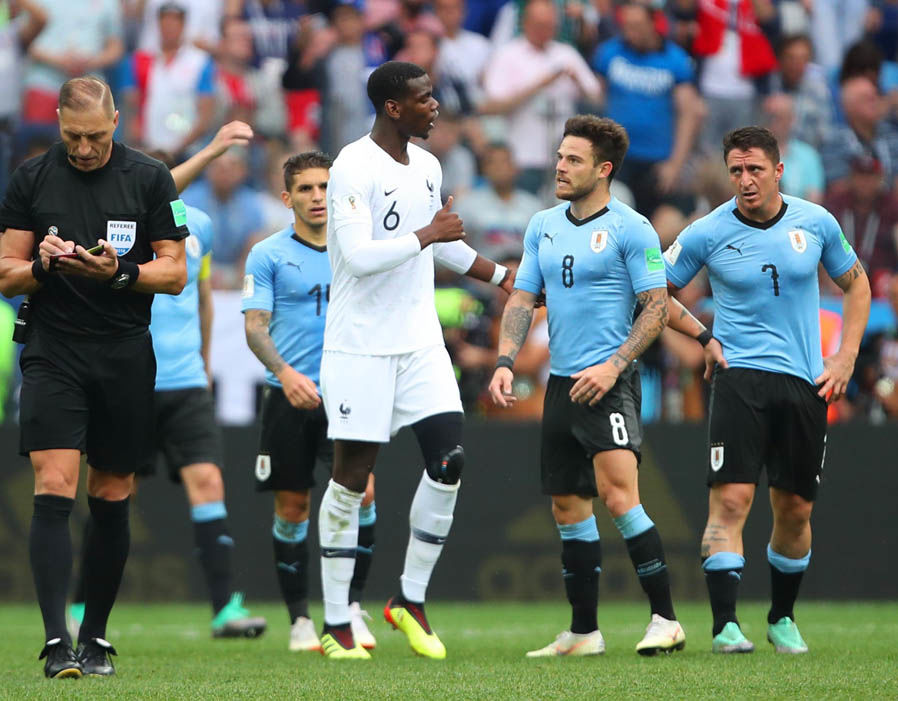 VAR ở đâu? Cận cảnh Paul Pogba đánh nguội, xứng đáng nhận thẻ đỏ - Bóng Đá