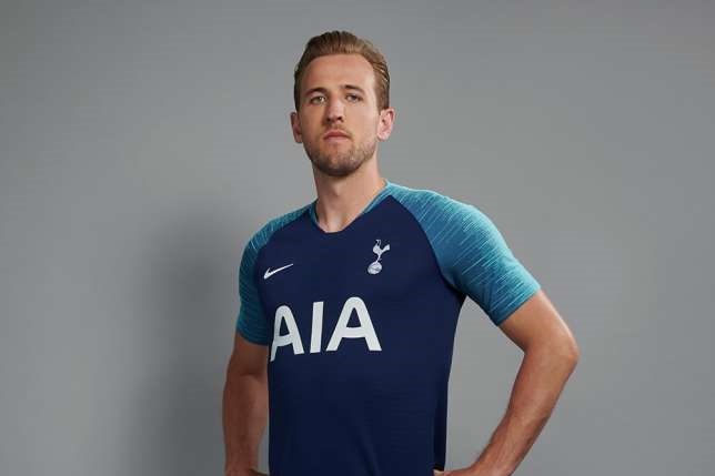 Nike cạn ý tưởng, áo đấu Tottenham giống y đúc áo tập Barcelona - Bóng Đá