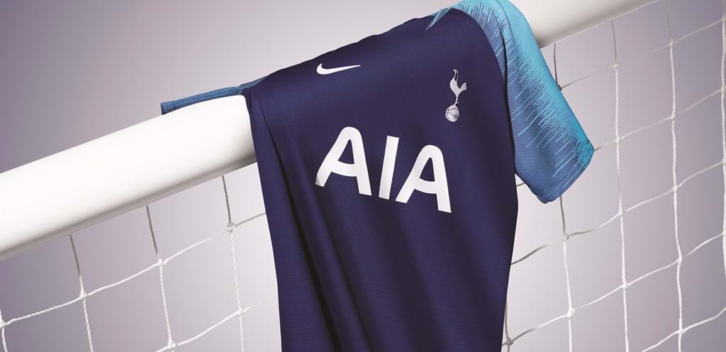 Nike cạn ý tưởng, áo đấu Tottenham giống y đúc áo tập Barcelona - Bóng Đá
