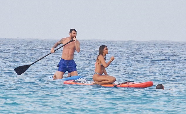 Messi tiếp tục du hí Hè - Bóng Đá