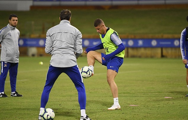Chelsea tập cật lực, chờ màn ra mắt của HLV Sarri - Bóng Đá