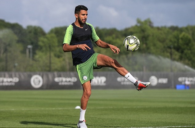 Liverpool và Man City tập luyện - Bóng Đá