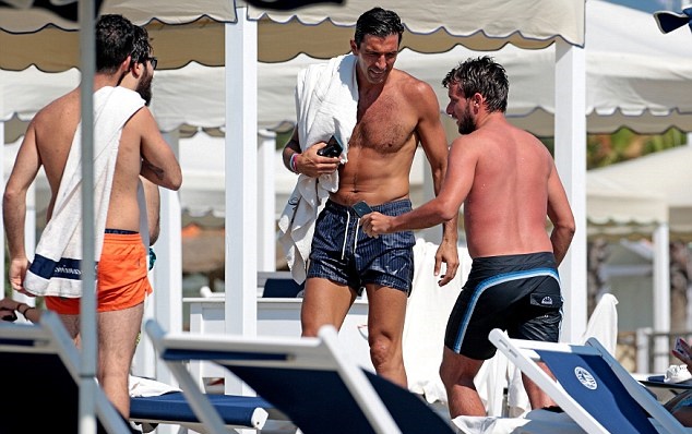 Buffon khoe dáng chuẩn ở tuổi 40 tuổi khi trở về Italia - Bóng Đá