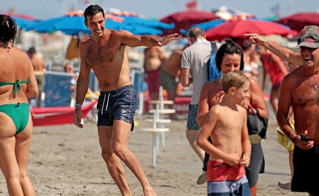 Buffon khoe dáng chuẩn ở tuổi 40 tuổi khi trở về Italia - Bóng Đá