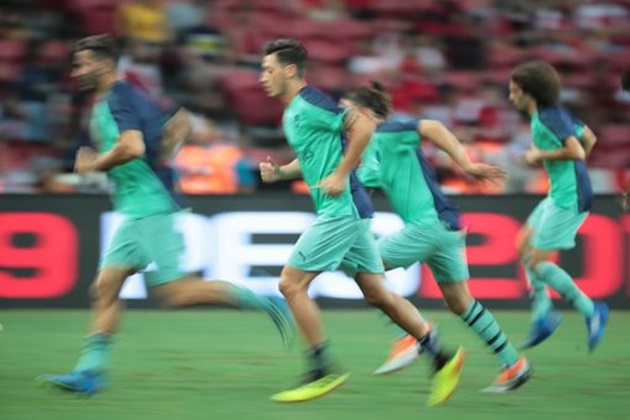 Cận cảnh: Sút tung lưới PSG, nụ cười đã trở lại với 'số 10' Ozil - Bóng Đá