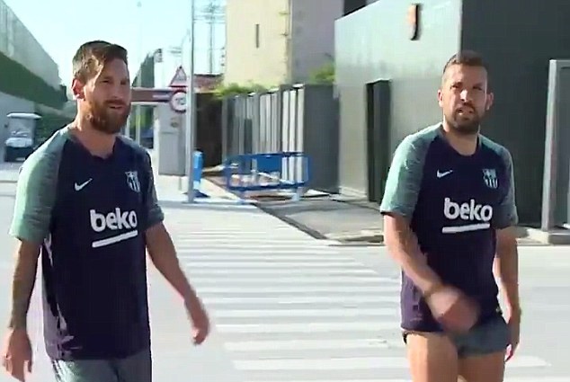 Messi xuất hiện, sẵn sàng cùng Barca chinh phục mùa giải mới - Bóng Đá