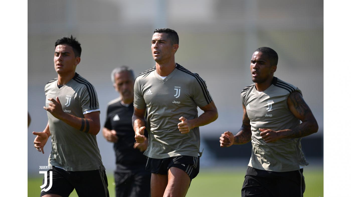 Chùm ảnh: Buổi tập đầu của Ronaldo - Bóng Đá
