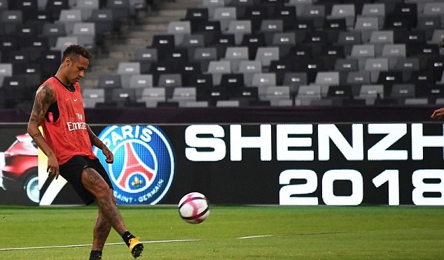 Neymar tập luyện PSG - Bóng Đá